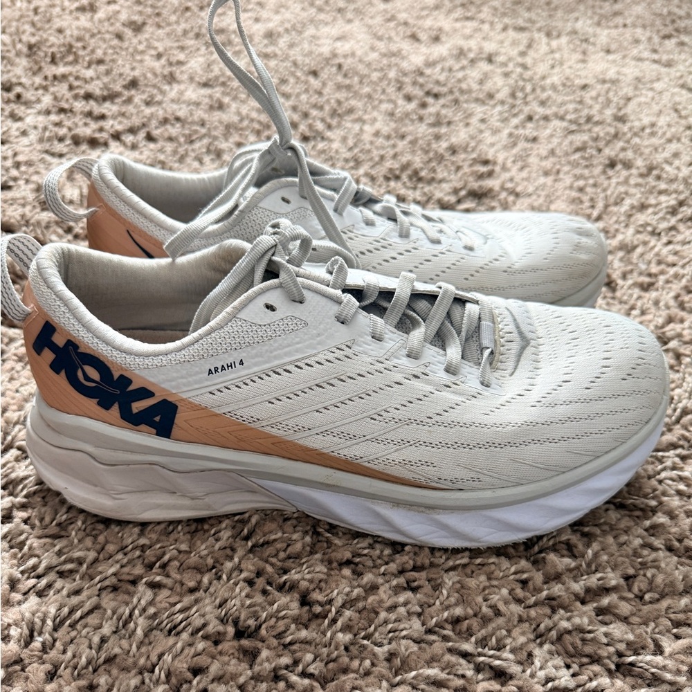 Hoka One One Arahi women’s size 9. Price is firm.